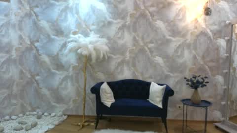 noirwhisper online show from February 25, 7:06 pm