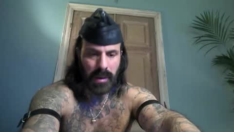 Snapshot of noisyx1976 chatting on December 31, 11:49 pm Im here enjoy online show from December 31, 11:49 pm