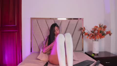 Nora Da Silva online show from January 29, 1:05 am