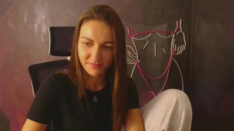 Nora online show from October 8, 10:05 pm