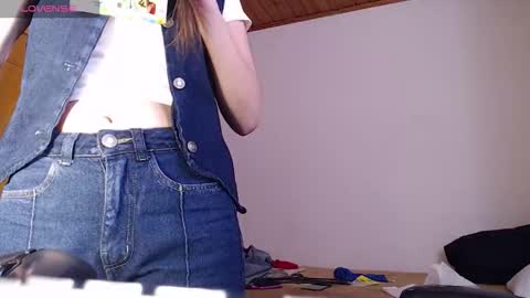 noreen_ online show from December 4, 5:12 pm