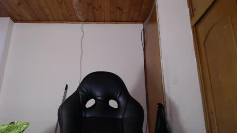 noreen_ online show from April 16, 9:26 pm