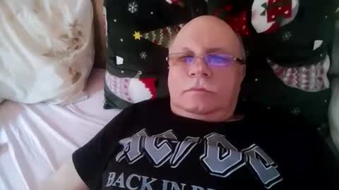 nukiss online show from March 14, 1:15 pm