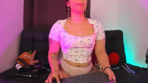 Nia online show from March 5, 4:02 am