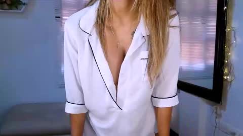 Snapshot of nycole_1988 chatting on September 12, 6:32 pm Nycole online show from September 12, 6:32 pm