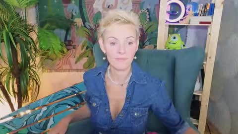 Snapshot of nymphvariety chatting on September 24, 5:14 am Angie online show from September 24, 5:14 am