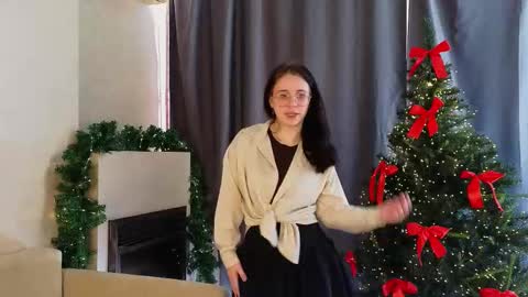 Mia online show from January 8, 7:14 am