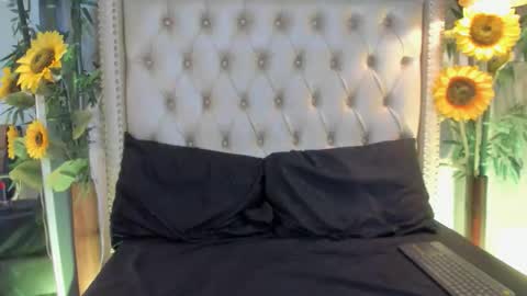 nyssawoodd online show from December 3, 3:24 pm