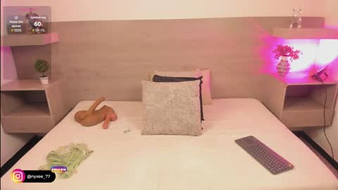 nyxee_ online show from April 9, 5:00 am