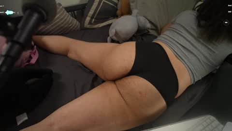 Snapshot of nyxraven chatting on October 2, 5:50 am NyxRaven online show from October 2, 5:50 am