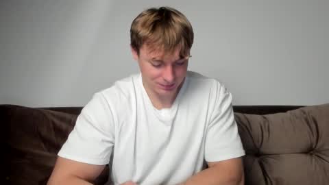 Snapshot of o_r_b_i_t chatting on February 27, 3:26 pm o_r_b_i_t online show from February 27, 3:26 pm
