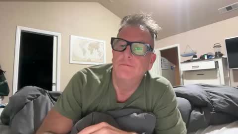 SimplyUs online show from November 28, 7:05 am