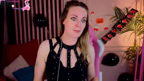Snapshot of ocean_pleasure chatting on October 22, 9:12 am Lana online show from October 22, 9:12 am