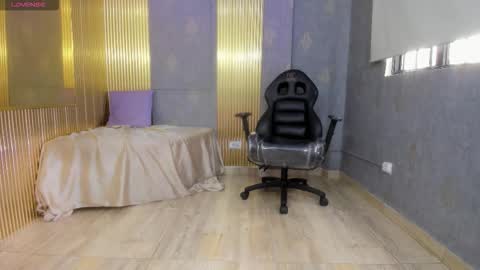 ocean_tay online show from December 19, 12:00 pm