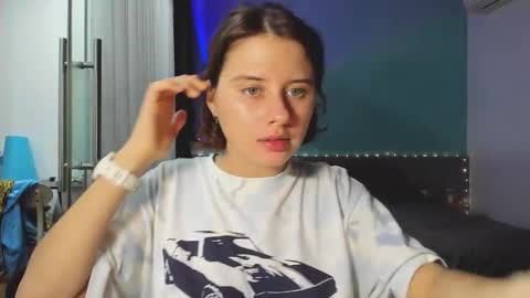 Evie online show from January 12, 3:25 pm