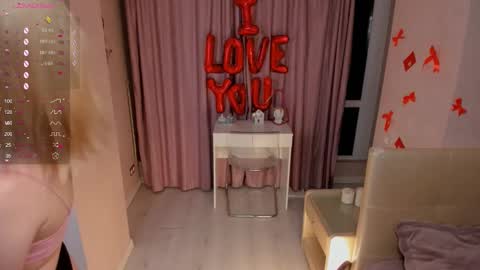 Lynna online show from March 5, 6:12 pm