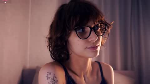 Thea online show from November 25, 7:23 pm