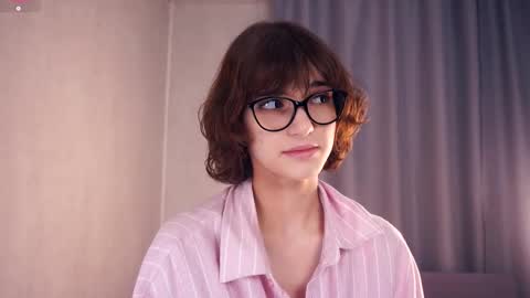 Thea online show from November 28, 7:43 pm