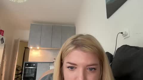Snapshot of odriolsen chatting on September 23, 11:04 am Odri online show from September 23, 11:04 am