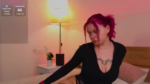 Snapshot of ofelia_rose chatting on October 14, 10:40 am Ofelia 3 online show from October 14, 10:40 am
