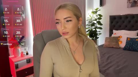 Snapshot of ohmyemma chatting on October 9, 2:06 am Emma online show from October 9, 2:06 am
