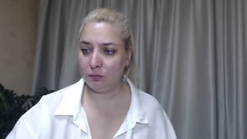 Snapshot of ohsweetiren chatting on September 9, 6:02 am Iren online show from September 9, 6:02 am
