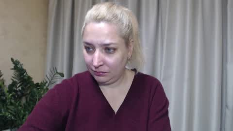 Snapshot of ohsweetiren chatting on October 17, 6:39 am Iren online show from October 17, 6:39 am