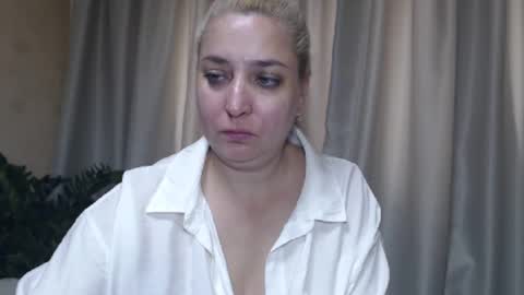 Snapshot of ohsweetiren chatting on September 13, 6:49 am Iren online show from September 13, 6:49 am