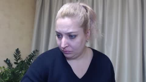 Snapshot of ohsweetiren chatting on February 6, 7:13 am Iren online show from February 6, 7:13 am