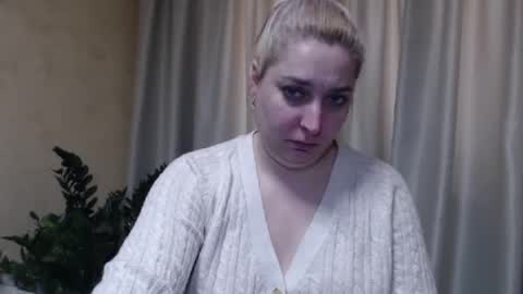 Snapshot of ohsweetiren chatting on February 26, 7:12 am Iren online show from February 26, 7:12 am