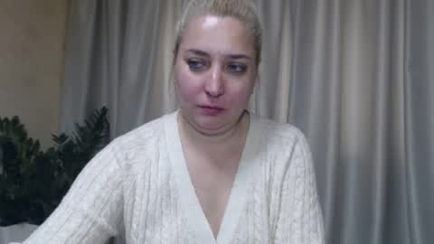 Snapshot of ohsweetiren chatting on October 4, 7:28 am Iren online show from October 4, 7:28 am