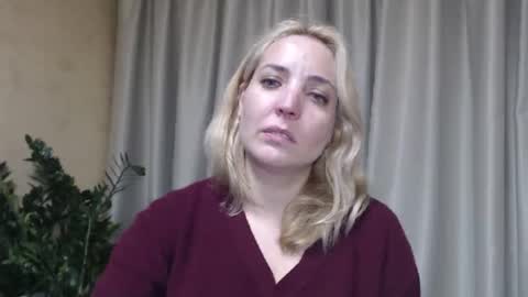 Snapshot of ohsweetmari chatting on October 10, 5:08 pm Mari online show from October 10, 5:08 pm