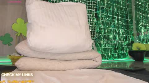 Snapshot of ohyesly_ chatting on March 11, 9:59 pm ohyesly_ online show from March 11, 9:59 pm