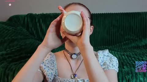 Yumi online show from April 12, 5:39 pm