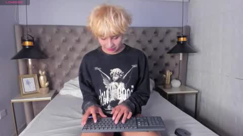 Snapshot of oliiverr22 chatting on October 1, 12:59 pm oliiverr22 online show from October 1, 12:59 pm