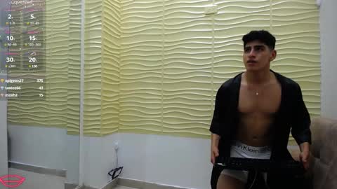 oliver_avella online show from December 31, 9:42 am