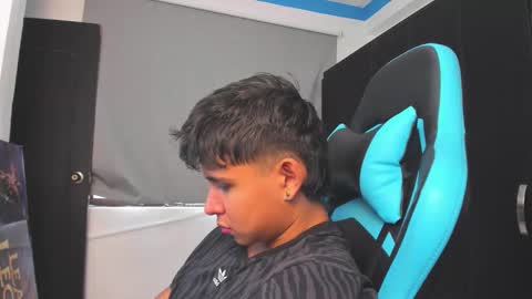 Oliver bray online show from October 31, 6:52 pm