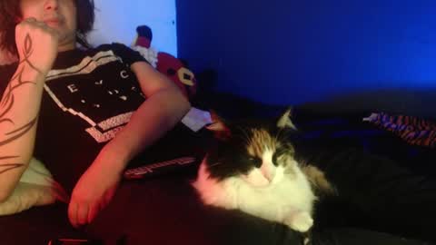 oliver_laid_2023 online show from February 3, 12:58 am