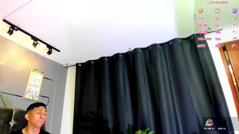 Snapshot of oliver_mr_ chatting on October 6, 7:20 pm oliver mr online show from October 6, 7:20 pm