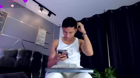 Snapshot of oliver_mr_ chatting on September 23, 10:05 pm oliver mr online show from September 23, 10:05 pm