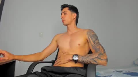 Oliver bennet online show from January 7, 10:52 pm