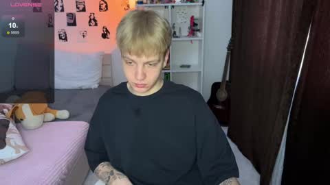 Snapshot of olivertasty chatting on October 11, 9:47 am oliver online show from October 11, 9:47 am