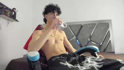 oliverthompson_01 online show from March 7, 1:09 am