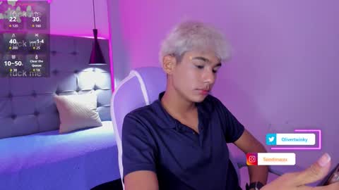 Snapshot of olivertwinky_ chatting on September 15, 7:10 am Oliver online show from September 15, 7:10 am