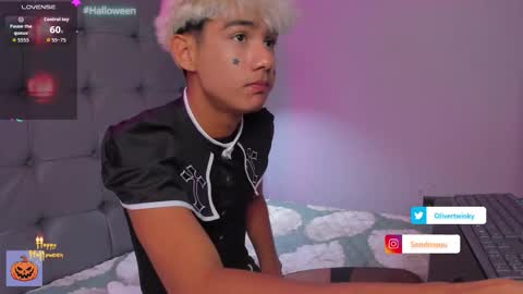 Oliver online show from October 31, 3:34 pm