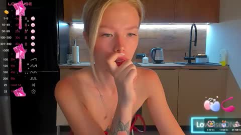 Snapshot of olivia_bells chatting on September 12, 9:39 pm Olivia 3 online show from September 12, 9:39 pm