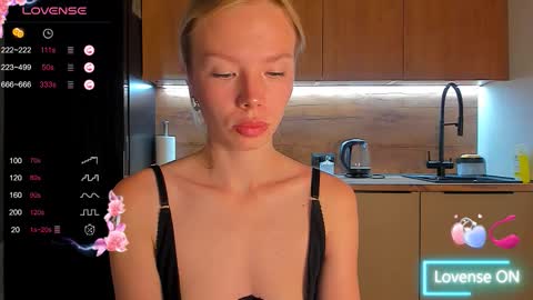 Snapshot of olivia_bells chatting on October 14, 10:13 pm Olivia 3 online show from October 14, 10:13 pm