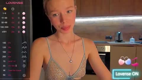 Snapshot of olivia_bells chatting on September 25, 10:28 pm Olivia 3 online show from September 25, 10:28 pm