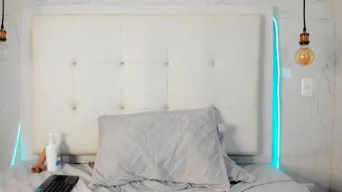  olivia  online show from November 21, 9:13 pm