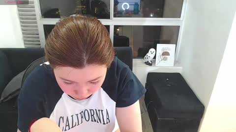 Snapshot of olivia_martine chatting on January 11, 9:04 am olivia_martine online show from January 11, 9:04 am